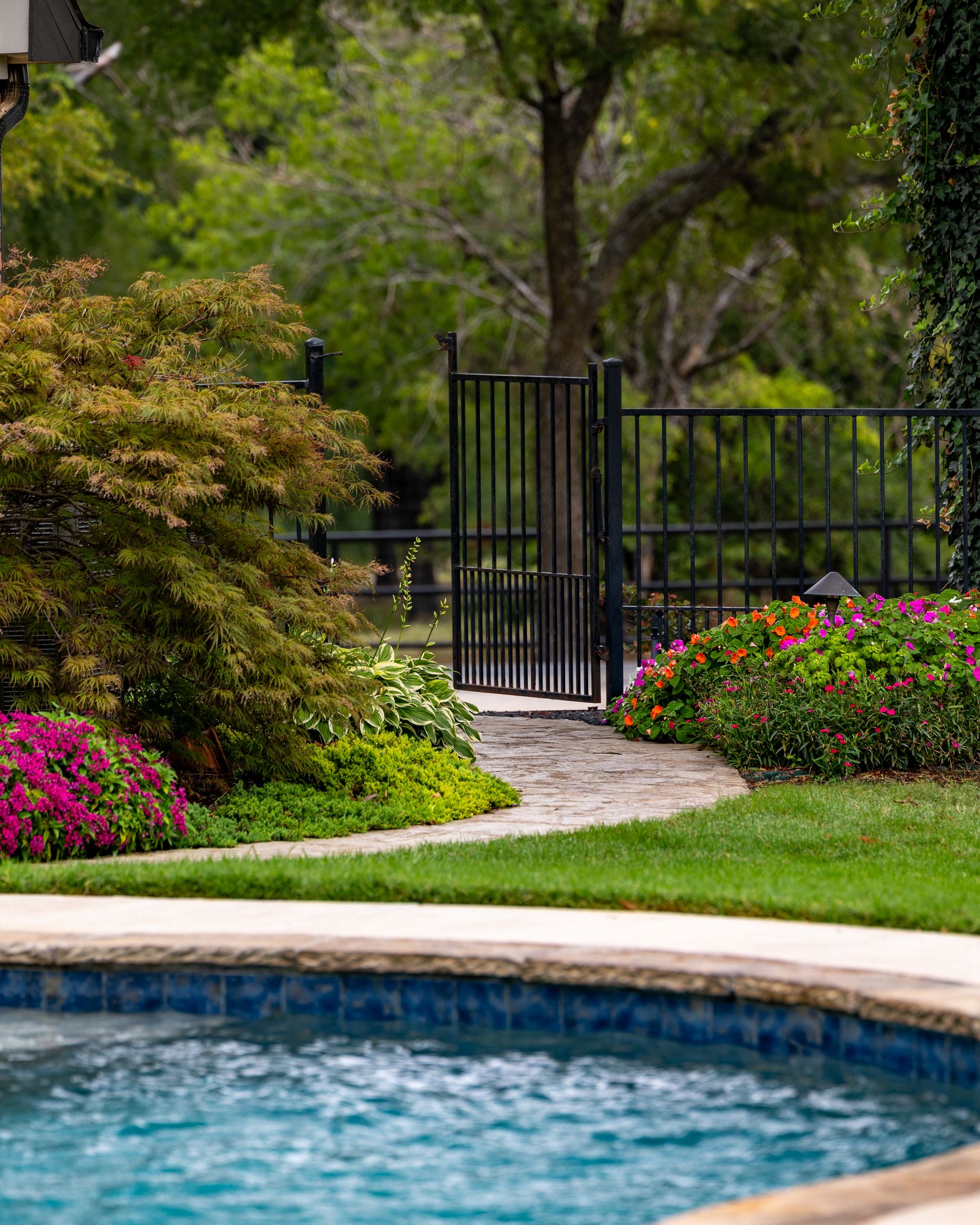 A Classic Poolscape for a Summer with Family and Friends!!